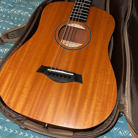 Baby Taylor Guitar Model BT2 - Picture 4 of 8